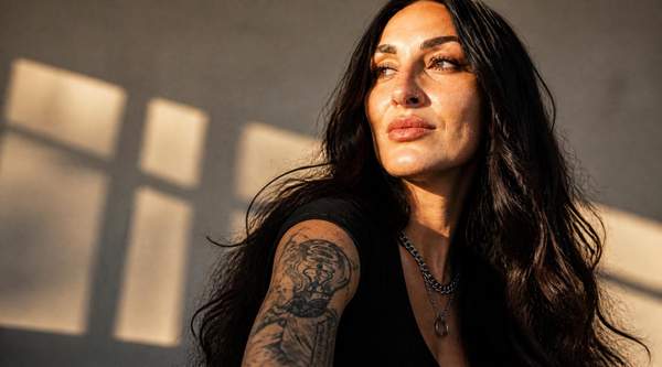 Li: Navigating Identity and Storytelling for Queer Individuals
